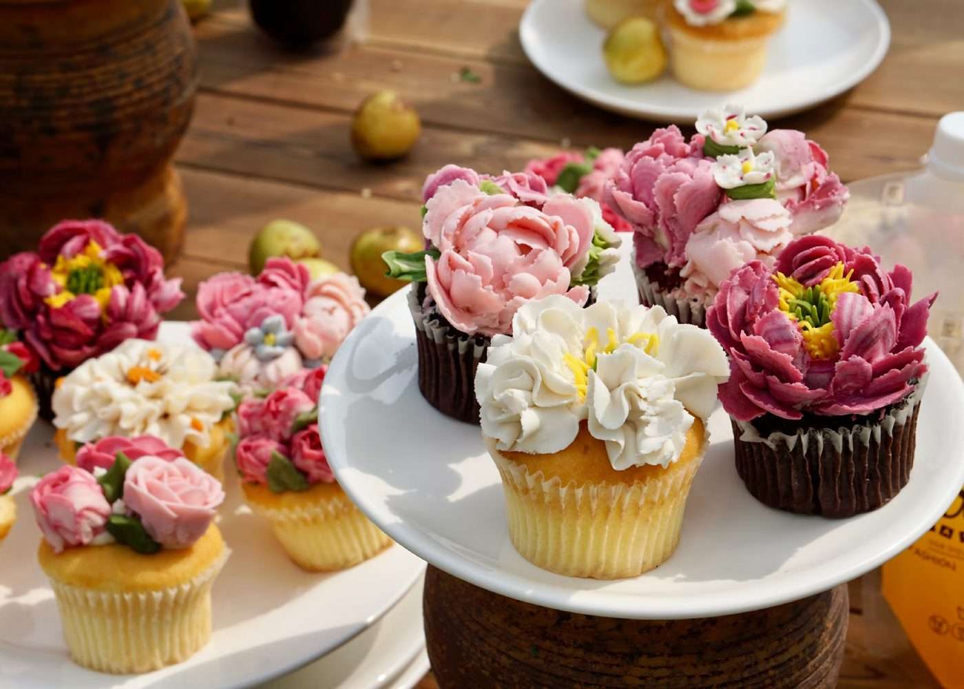 Elegant floral cupcakes topped with pink and white buttercream frosting roses.